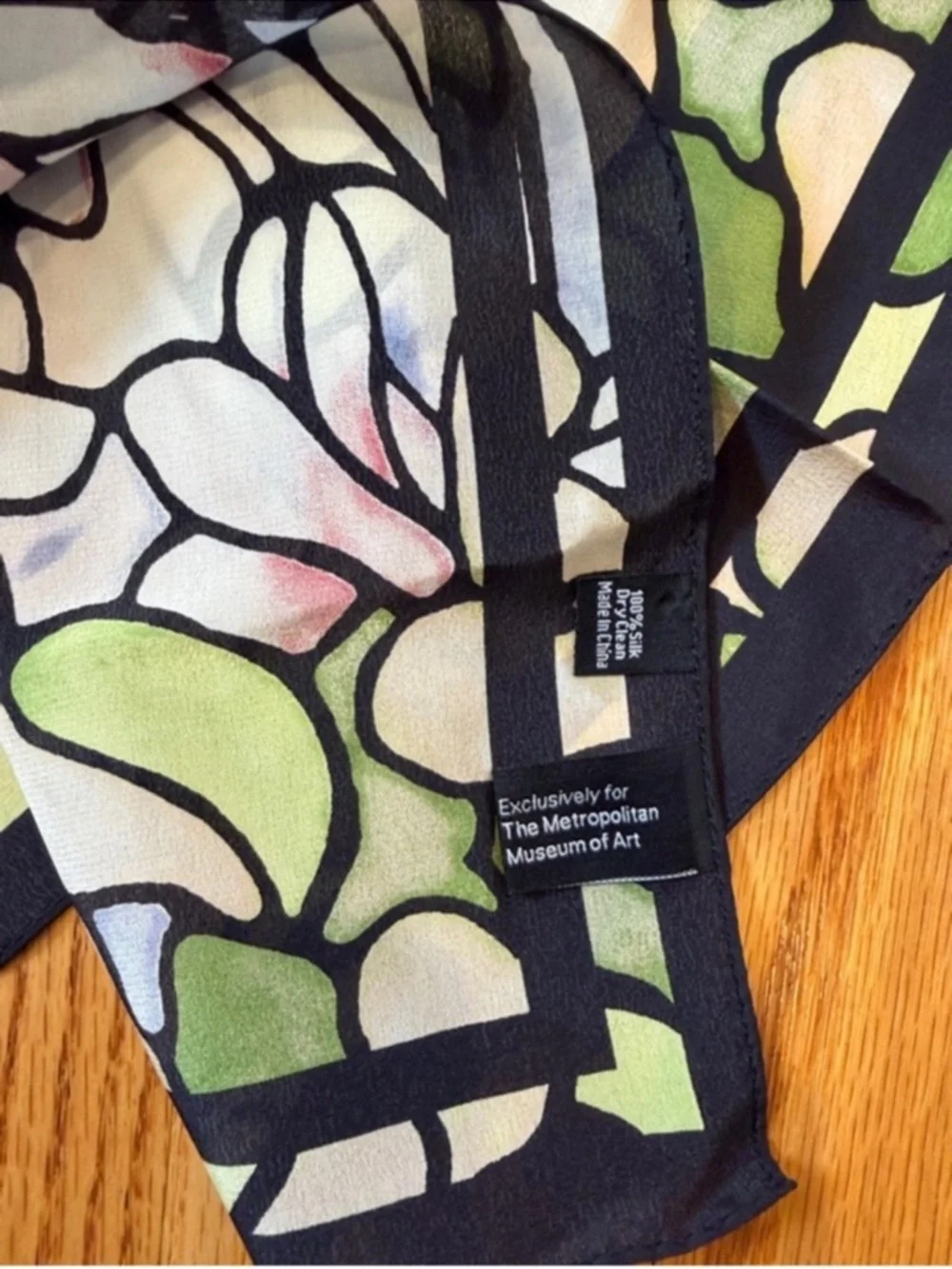 New The Metropolitan Museum of Art Oblong Silk Scarf - Picture 4 of 4